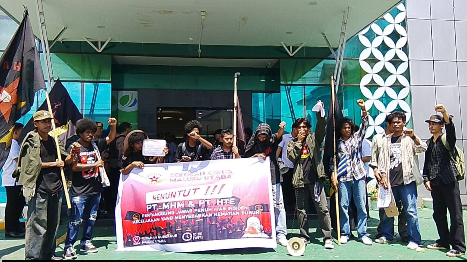 Sekolah Critis Maluku Utara Tuntut PT MHM dan PT HTE Bertanggung Jawab atas Kematian Tiga Buruh