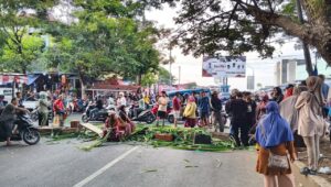 Relokasi Lapak Tuai Protes, Pedagang Pasar Higenis Turun ke Jalan