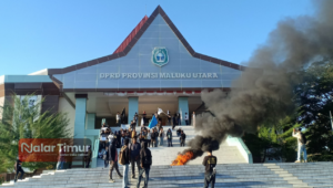 Sofifi Bergejolak, Massa Haltim–Halteng Geruduk DPRD dan Polda