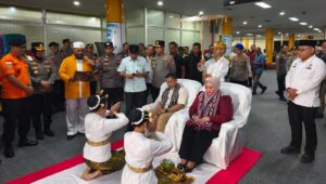Prosesi Adat Joko Kaha Warnai Penyambutan Kapolda Maluku Utara di Ternate