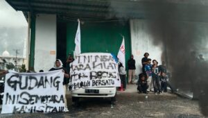 Aksi Mahasiswa dan Operator Shopee Express di Ternate Tuntut Keadilan Kerja