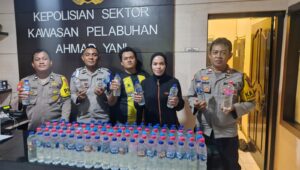 Polsek Pelabuhan Ahmad Yani Perketat Razia, Ratusan Botol Miras Ilegal Diamankan