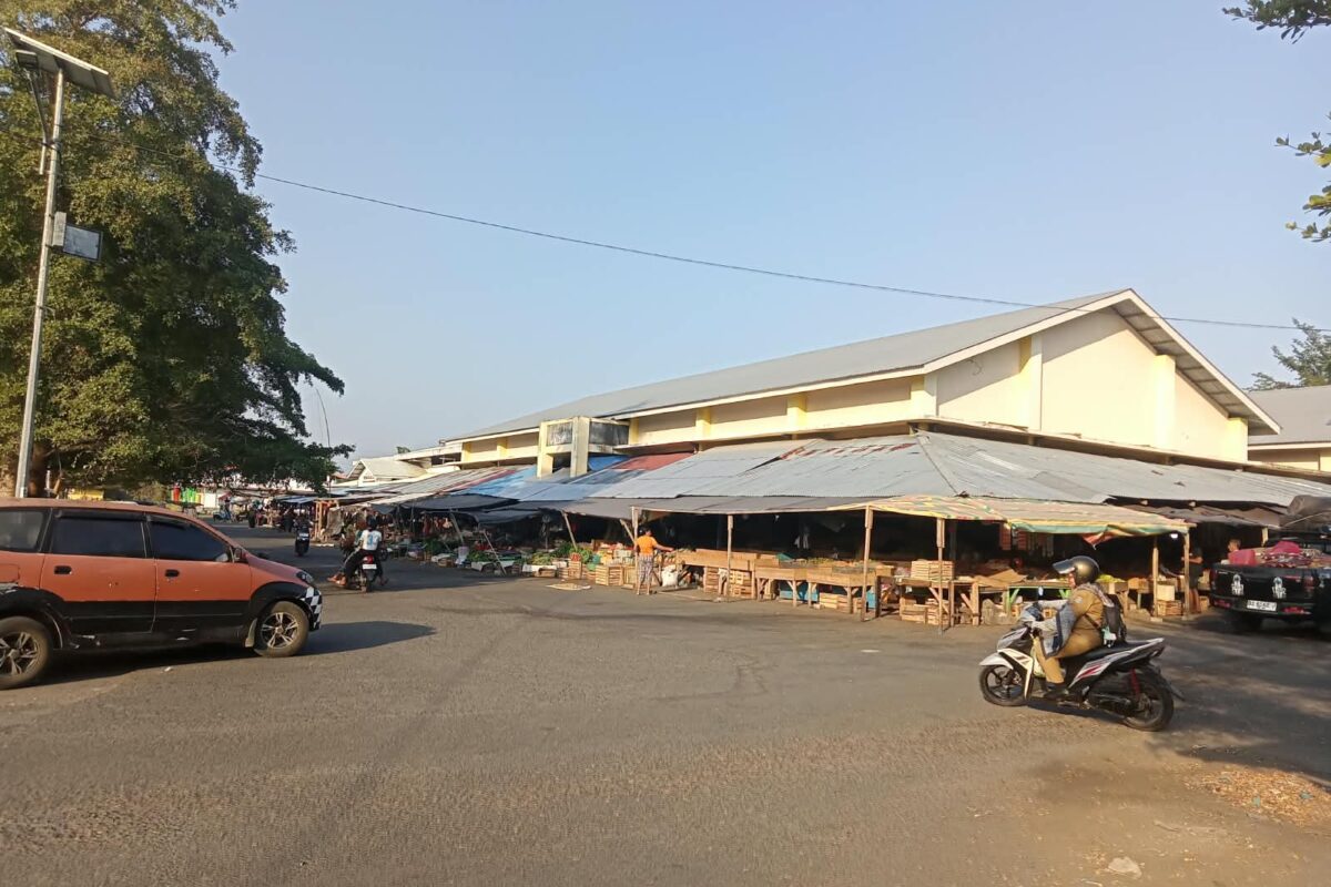 Pasar CBD Gotalamo Sepi, Pedagang Barito Minta Pemkab Tertibkan Pedagang di Luar Kawasan Pasar